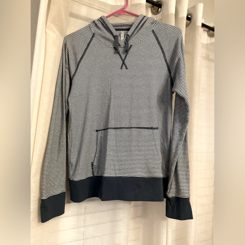 Women’s Kuhl hoodie size small.